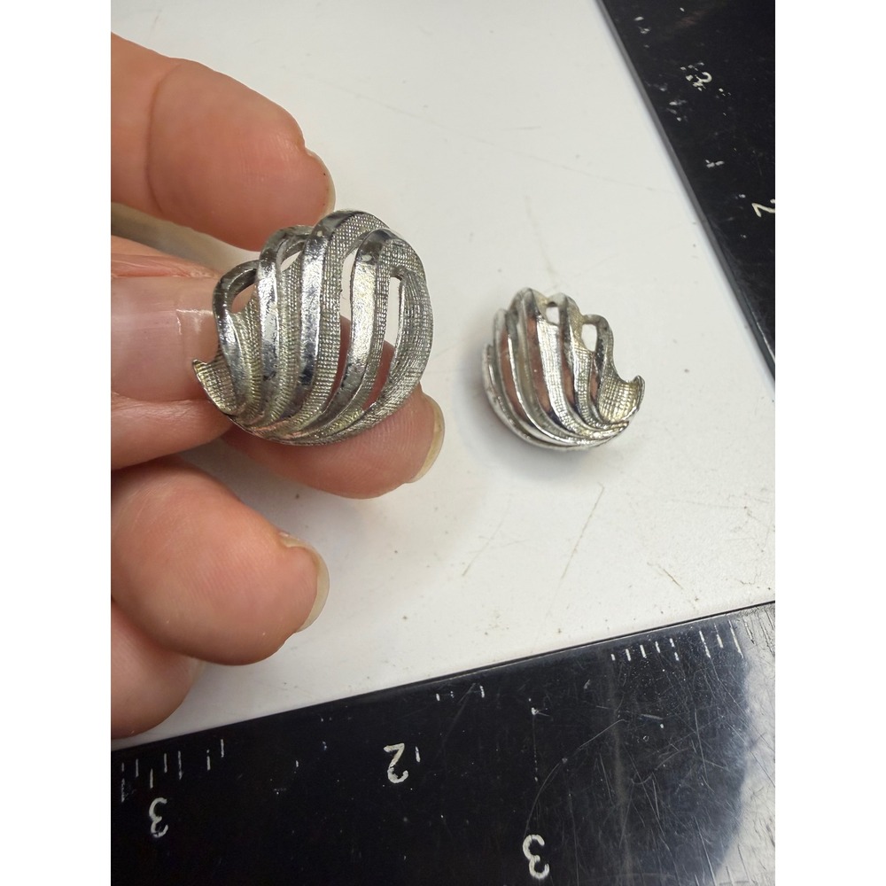 Star Signed Silver Tone Textured Open Scroll Clip On Earrings Vintage